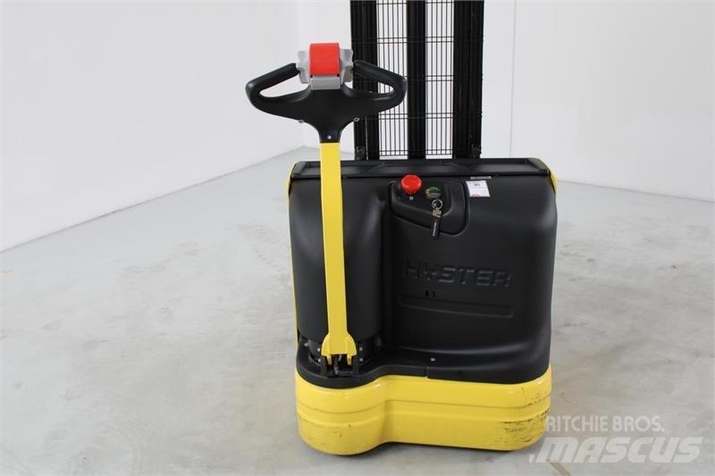 Hyster S1.0E 自走式堆積機