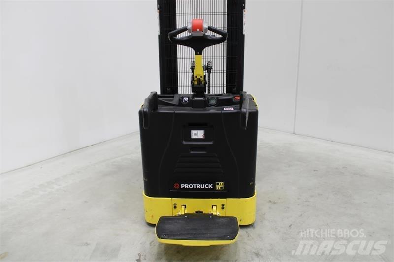 Hyster S1.5S 自走式堆積機