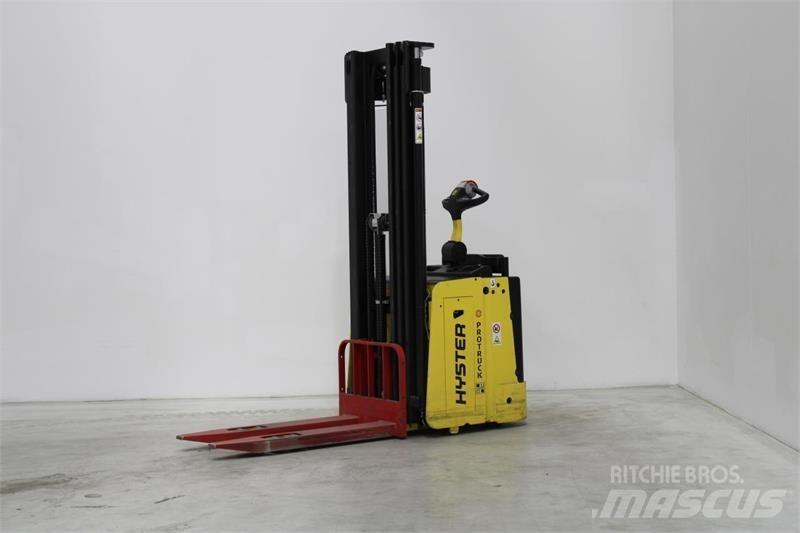 Hyster S1.5S 自走式堆積機