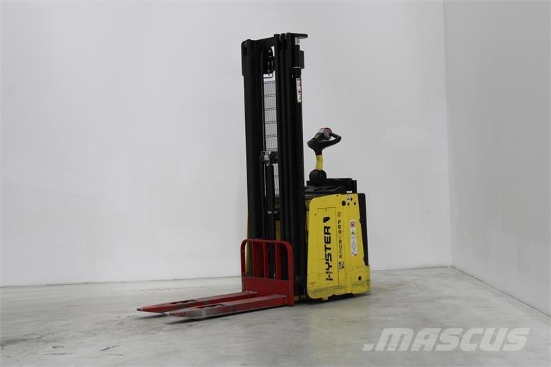 Hyster S1.5S 自走式堆積機