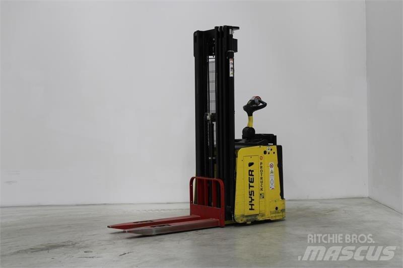 Hyster S1.5S 自走式堆積機