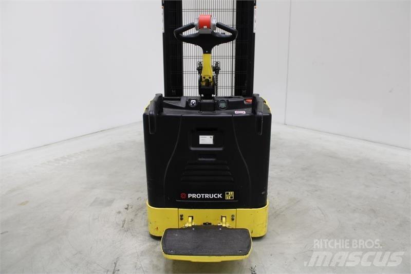 Hyster S1.5S 自走式堆積機
