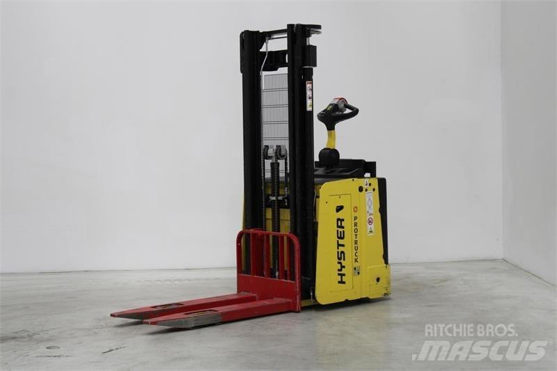 Hyster S1.5S 自走式堆積機