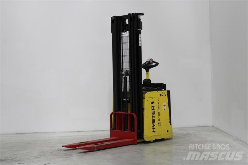 Hyster S1.5S 自走式堆積機