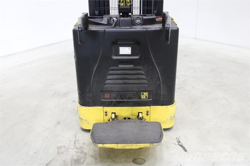 Hyster S1.5S 自走式堆積機