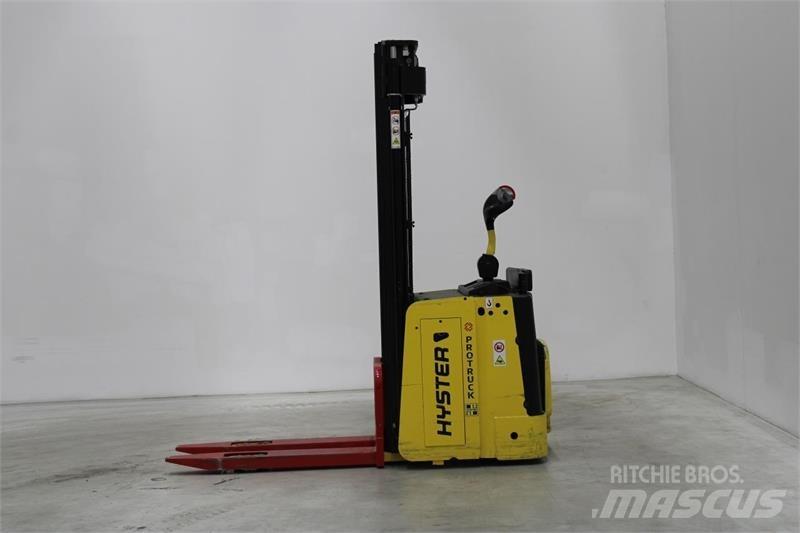 Hyster S1.5S 自走式堆積機
