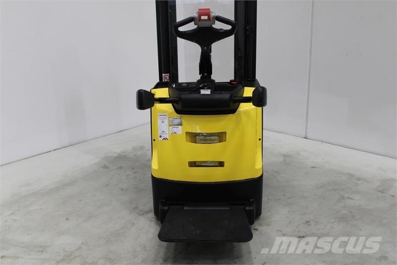 Hyster S1.6S 自走式堆積機