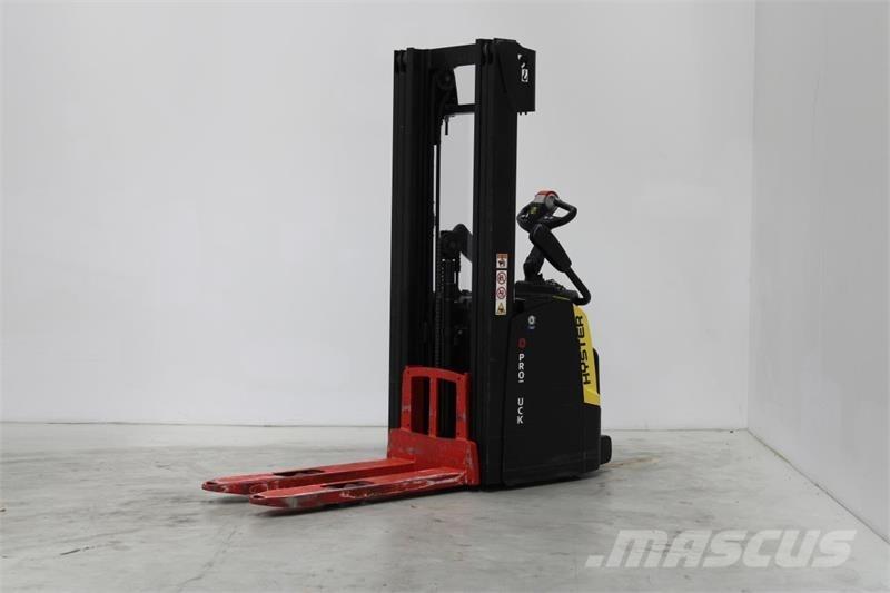 Hyster S1.6S 自走式堆積機