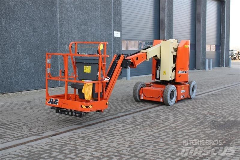 JLG E300AJP 曲臂高空作業車