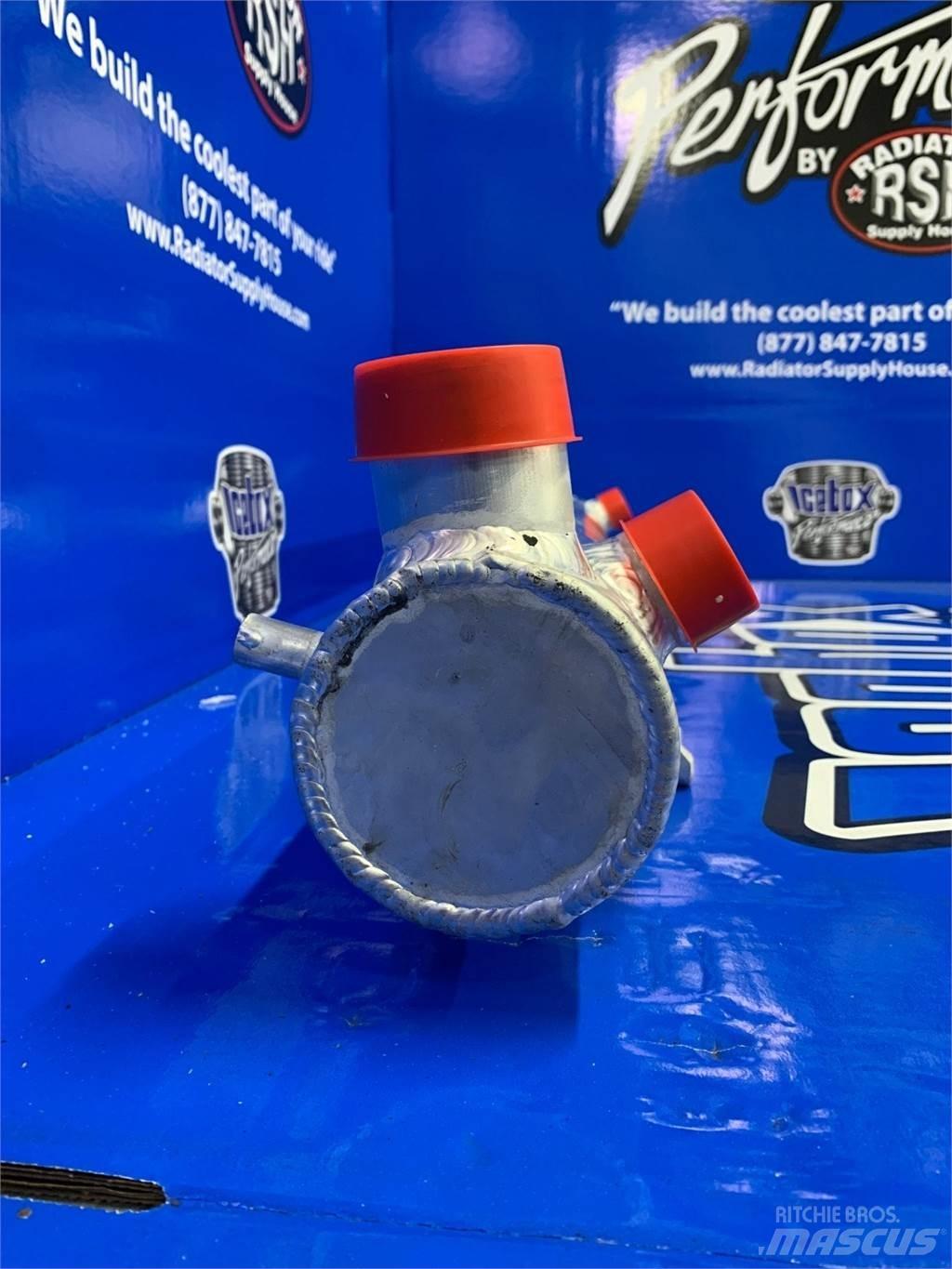 CASE 821B 散熱器/水箱