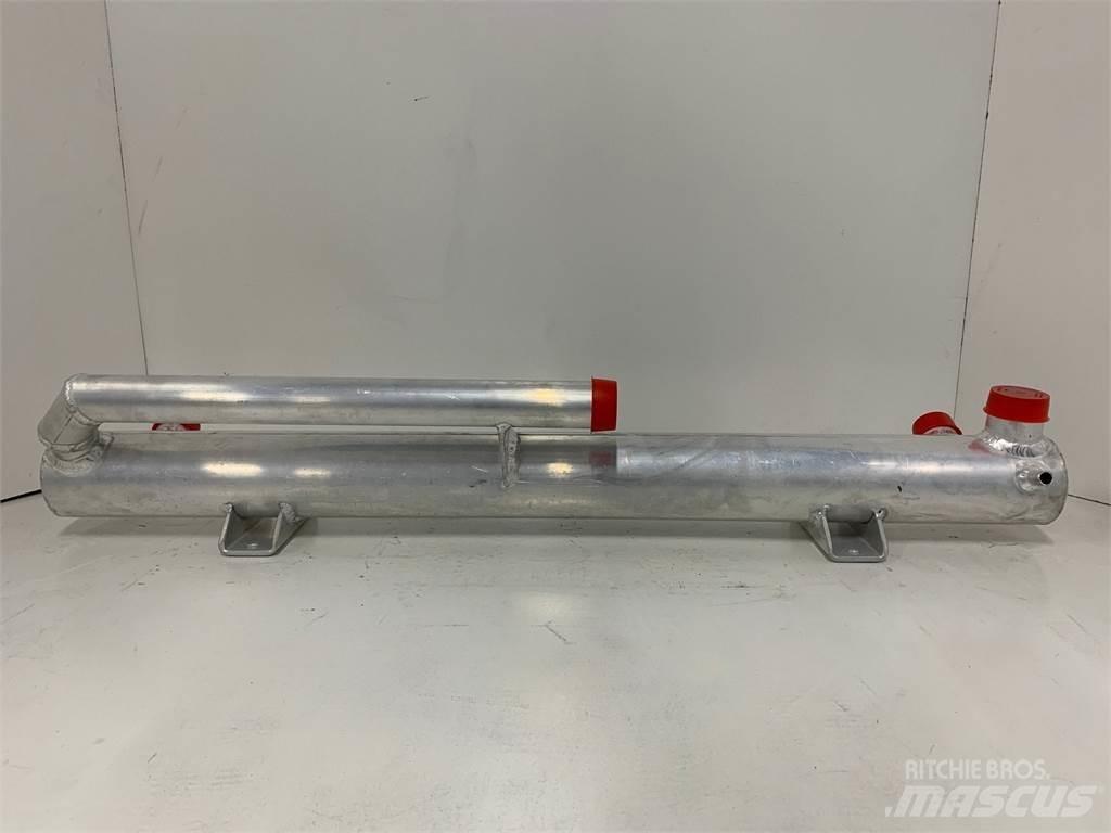 CASE 821B 散熱器/水箱
