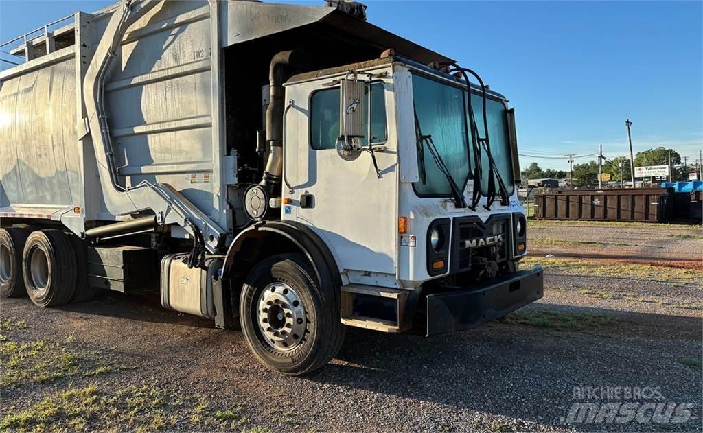 Mack 600 垃圾車