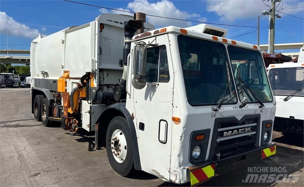 Mack LEU600 垃圾車