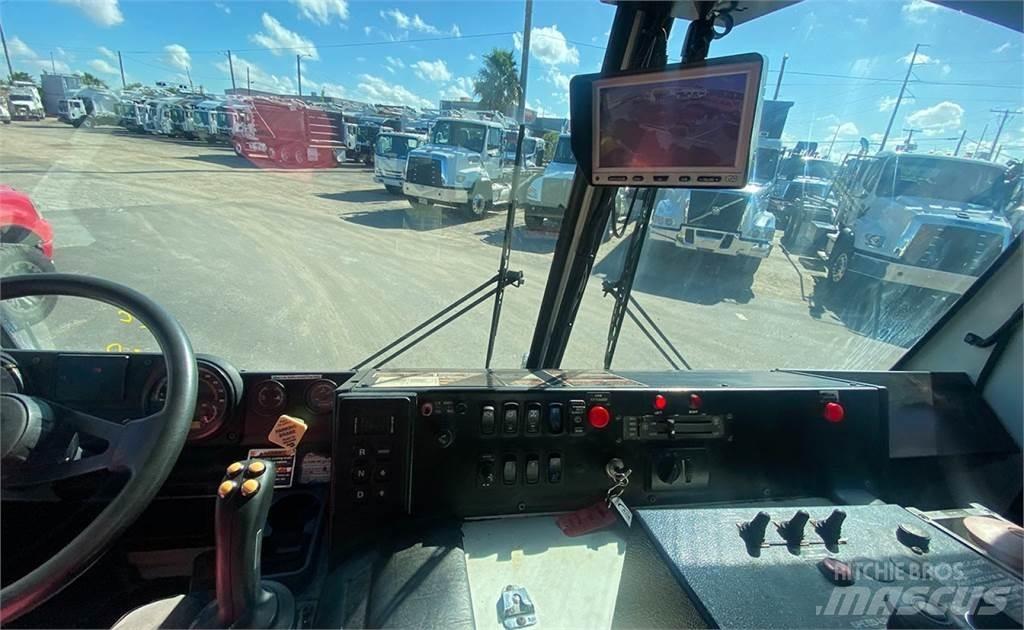 Mack LEU600 垃圾車