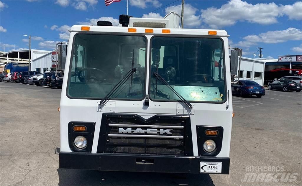 Mack LEU613 垃圾車