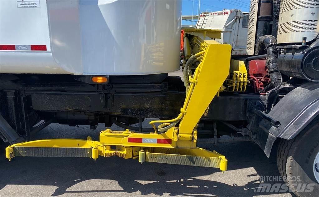 Mack LEU613 垃圾車