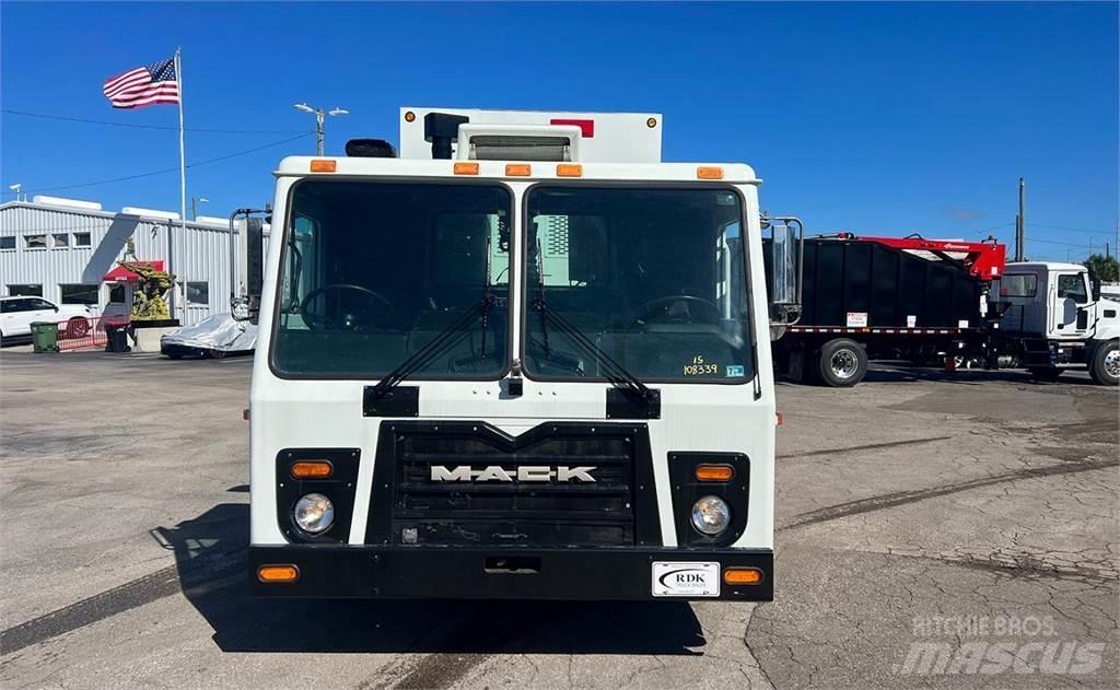 Mack LEU613 垃圾車