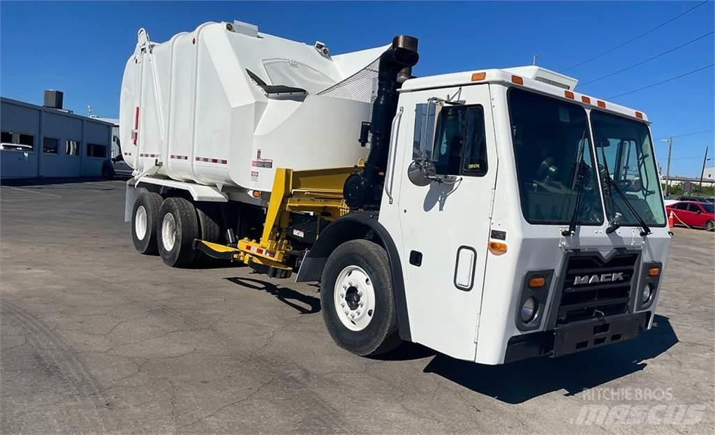 Mack LEU613 垃圾車