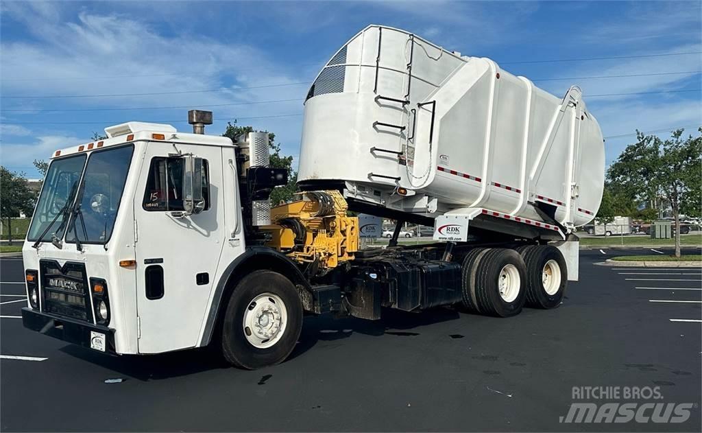 Mack LEU613 垃圾車