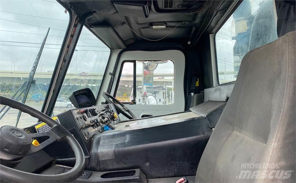 Mack LEU613 垃圾車