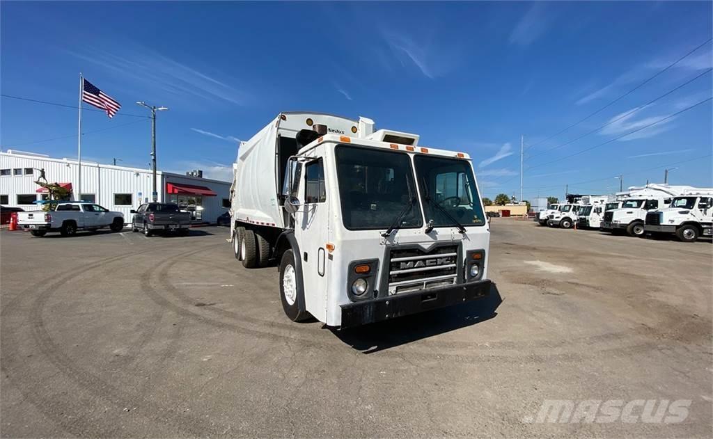 Mack LEU613 垃圾車