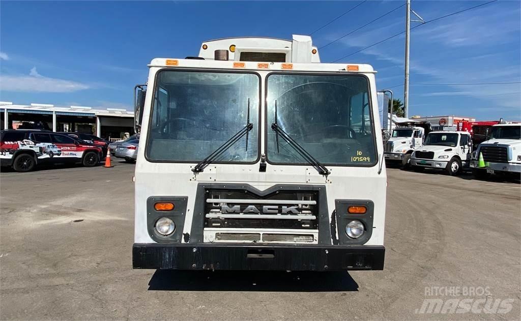 Mack LEU613 垃圾車