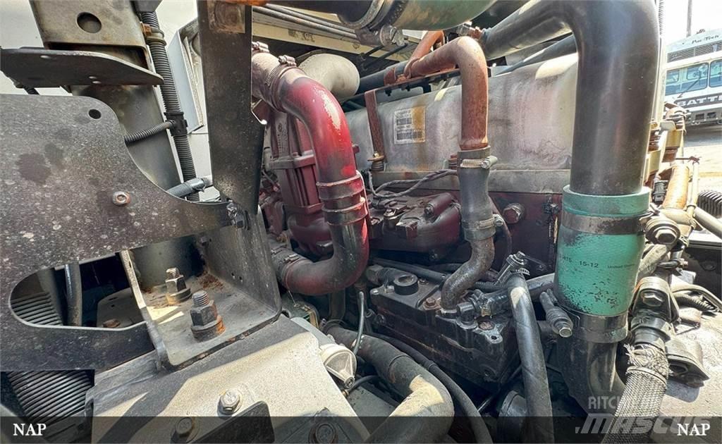Mack LR613 垃圾車