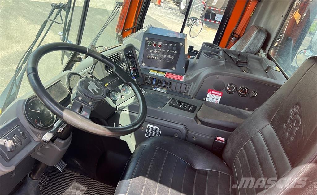 Mack MRU613 商用底盤車