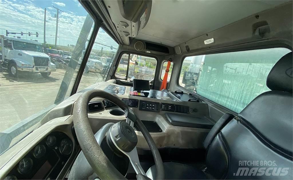 Peterbilt 320 垃圾車
