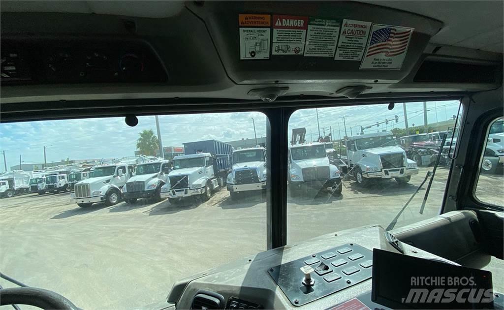 Peterbilt 320 垃圾車
