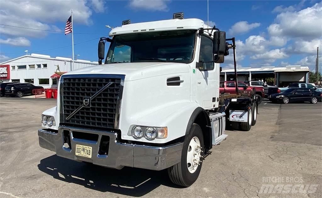 Volvo VHD64 起重可拆卸式卡車