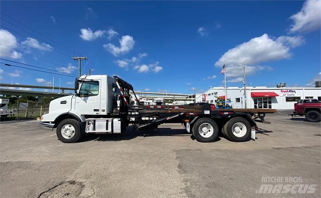 Volvo VHD64 起重可拆卸式卡車