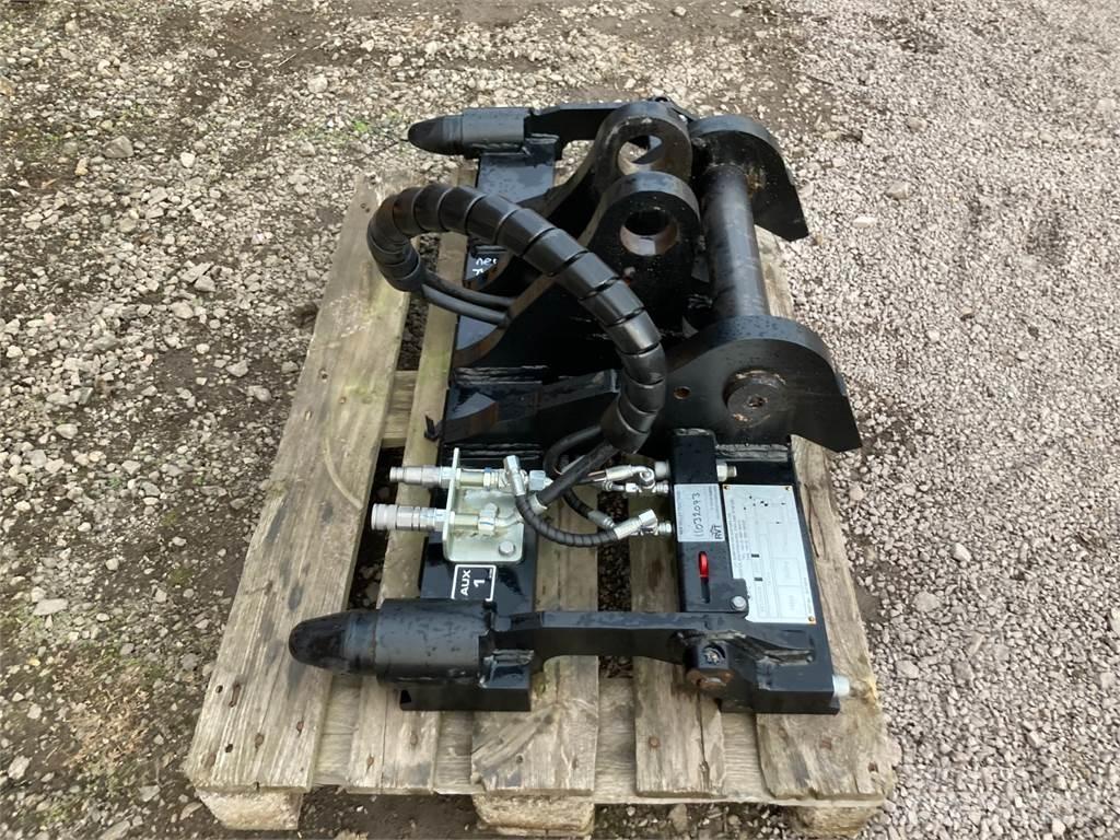 JCB P&C 農業用伸縮臂裝載機