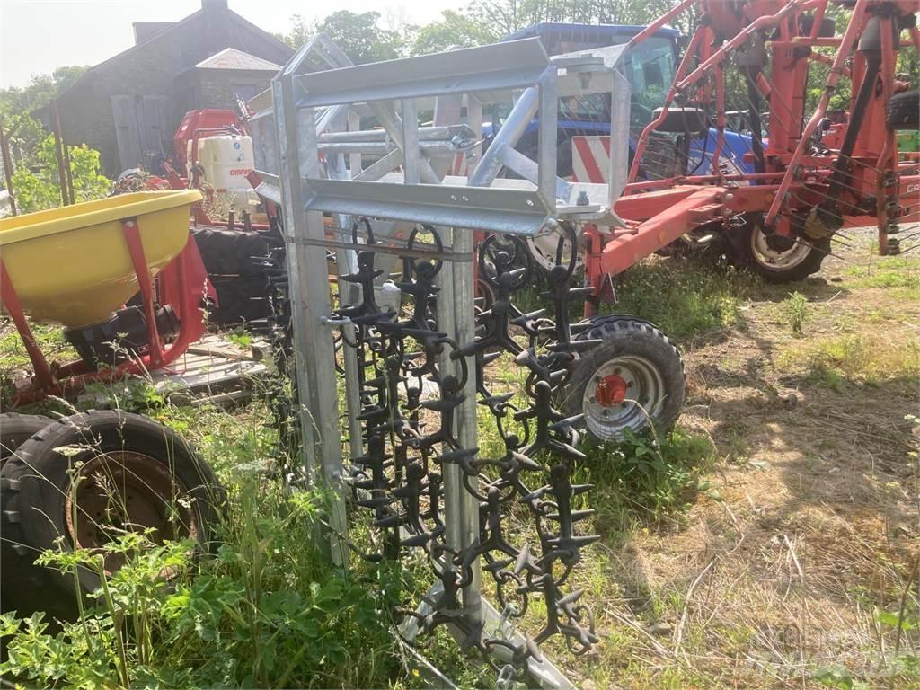  Ritchie 耙與翻草機
