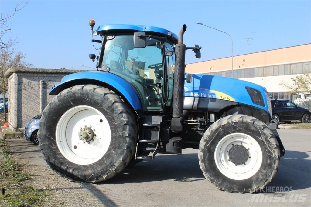 New Holland T7030 曳引機