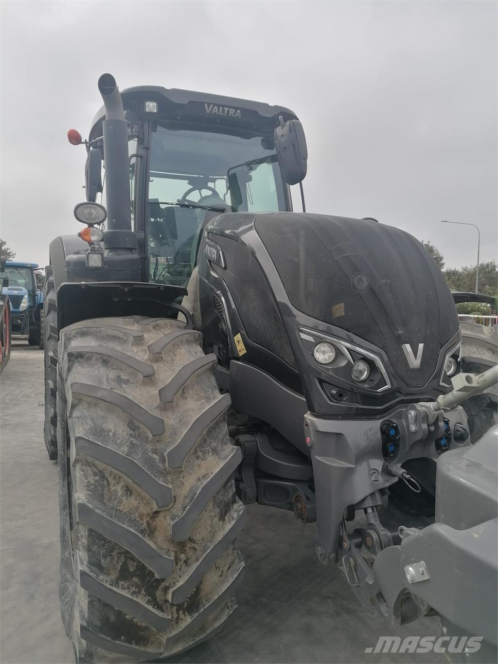 Valtra S324 曳引機
