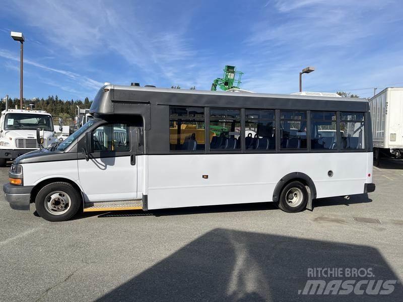 Chevrolet Express 迷你巴士
