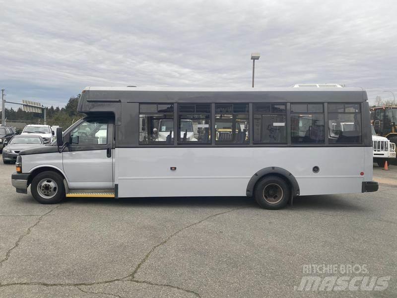 Chevrolet Express 迷你巴士