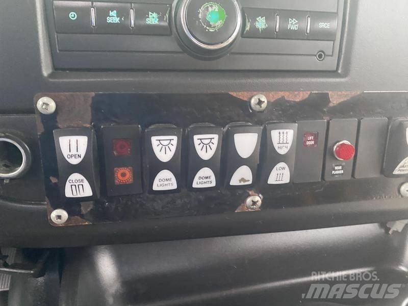Chevrolet Express 迷你巴士