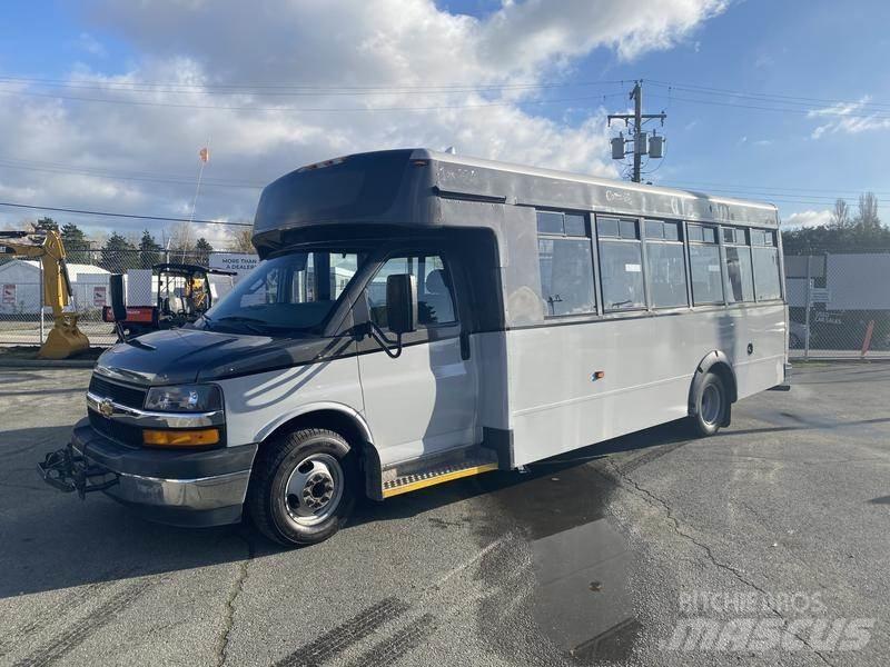 Chevrolet Express 迷你巴士