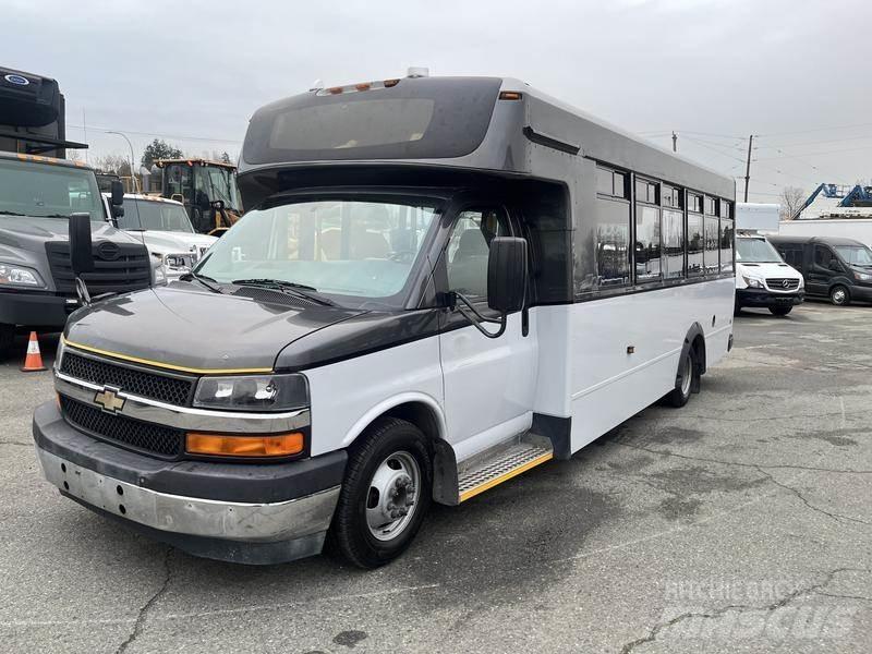 Chevrolet Express 迷你巴士