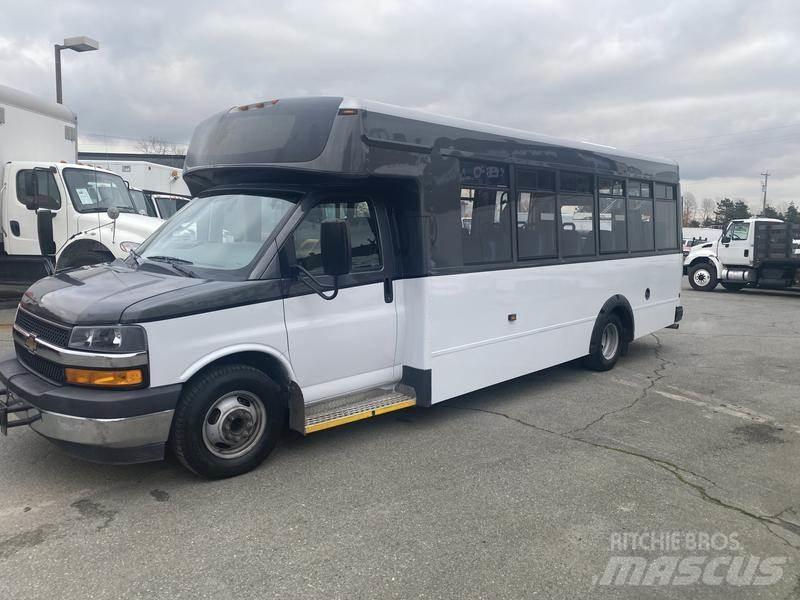 Chevrolet Express 迷你巴士