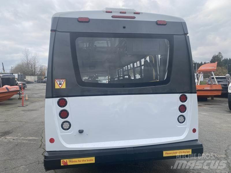 Chevrolet Express 迷你巴士