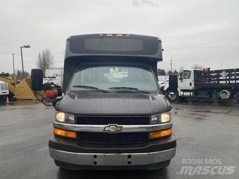 Chevrolet Express 迷你巴士