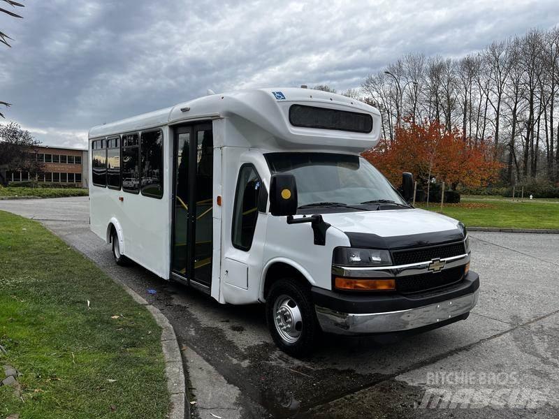 Chevrolet Express 迷你巴士