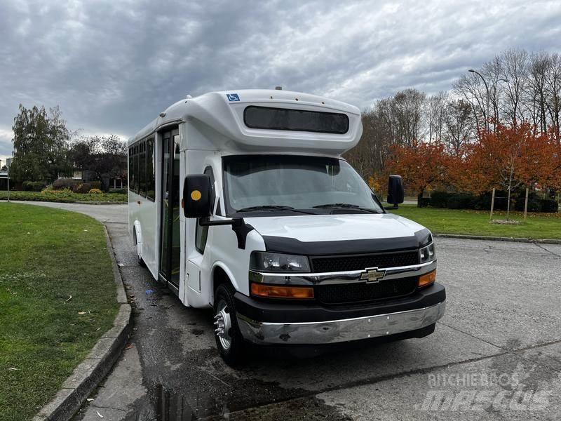 Chevrolet Express 迷你巴士