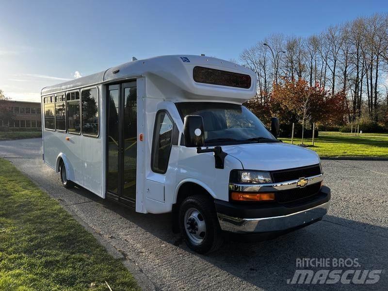 Chevrolet Express 迷你巴士