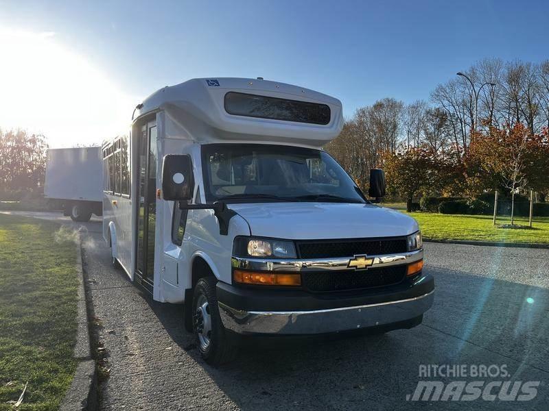 Chevrolet Express 迷你巴士