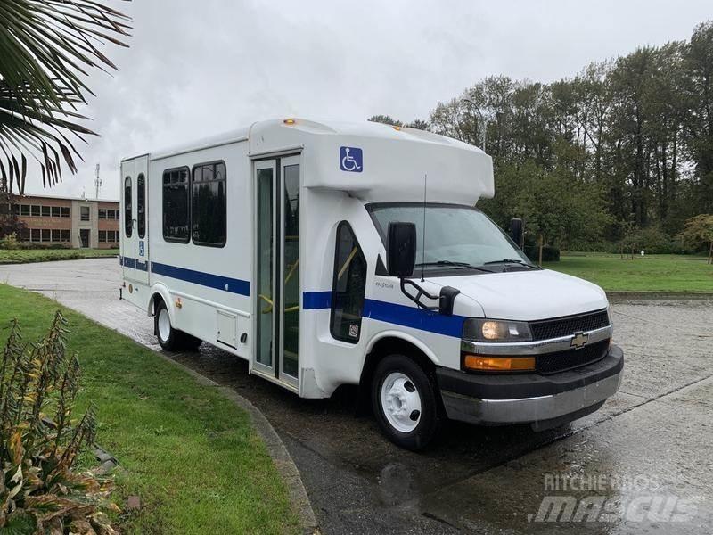 Chevrolet Express 迷你巴士