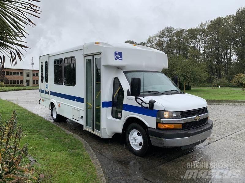 Chevrolet Express 迷你巴士